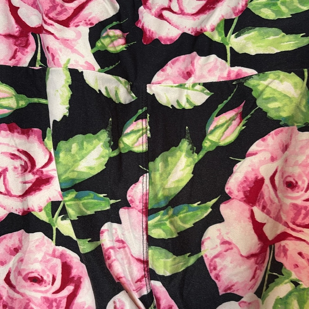 LuLaRoe leggings in size tall and curvy - Picture 3 of 4